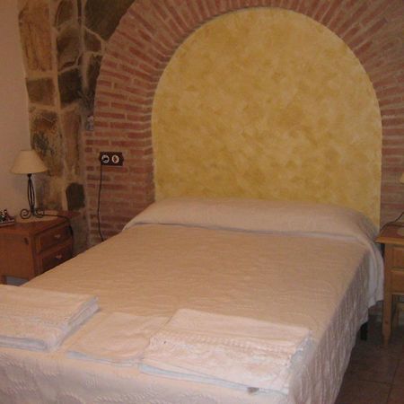 Hostal Sara Villafeliche ภายนอก รูปภาพ