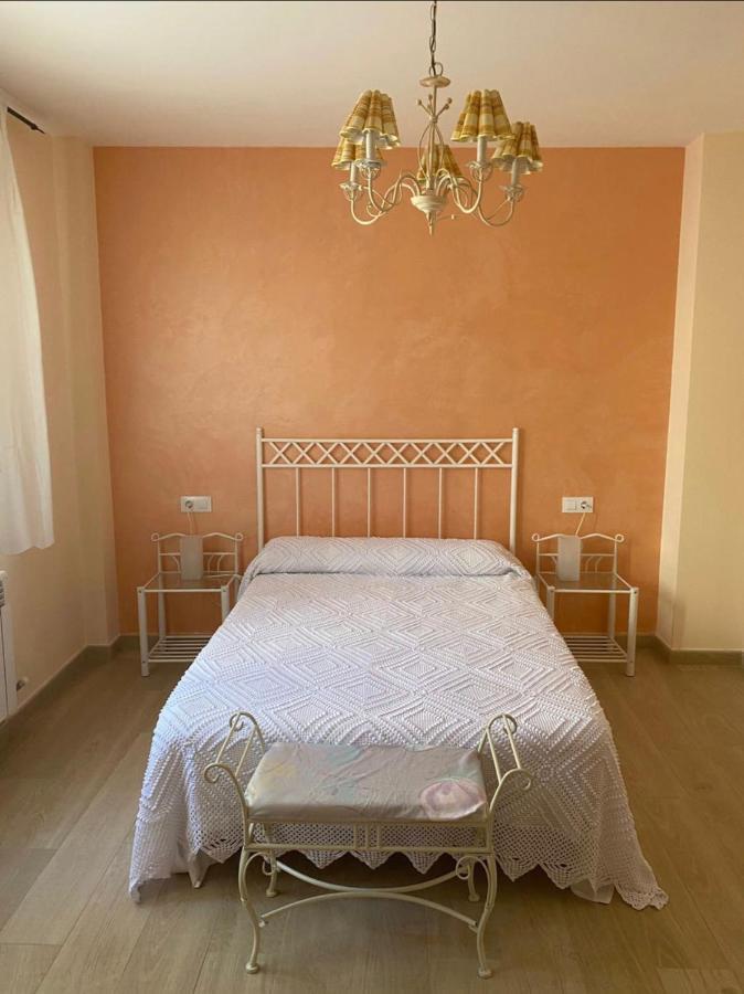 Hostal Sara Villafeliche ภายนอก รูปภาพ
